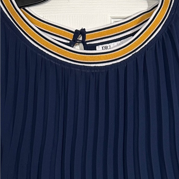 DR2 size 3X top, navy with mustard/white collar, all over pleats, chiffon, flowy - Picture 2 of 10
